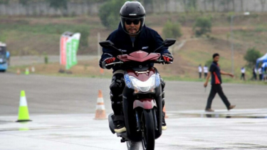 Ban Motor Beda Merek