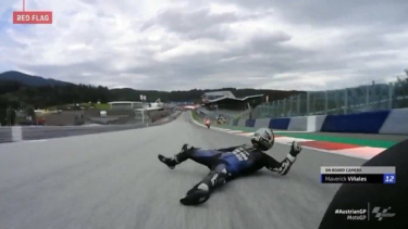 Maverick Vinales jatuh