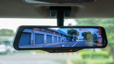 Kaca spion e-mirror pada Suzuki XL7