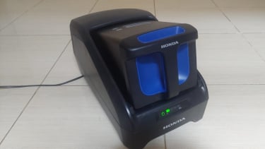 Charger baterai motor listrik Honda EM1 e: