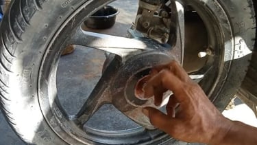 Tips Atasi Ban Motor yang Oblak.