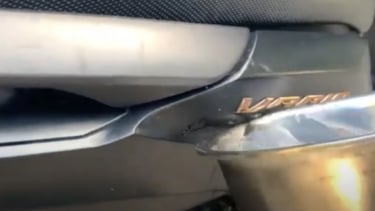 Cara membersihkan sisa lem stiker