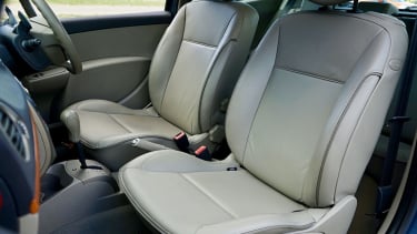 jok mobil yang kusam jadi kinclong
