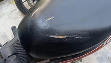 Jok Motor Bolong