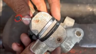 Perbaiki Tutup Master Rem yang Patah