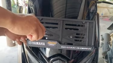 Pasang Wadah Plat Nomor
