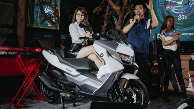 Skutik bongsor petualang BMW C400X.