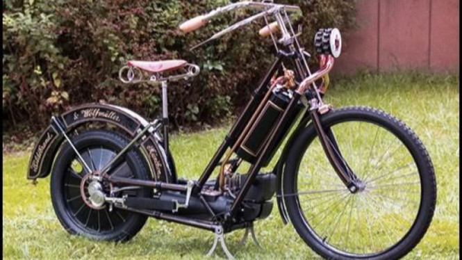 Sepeda motor pertama di Indonesia.