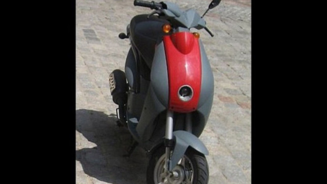 Skutik Peugeot Ludix.