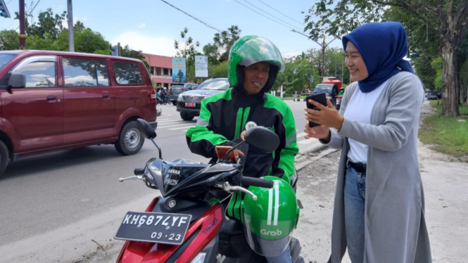 Darno, driver ojol Grab.