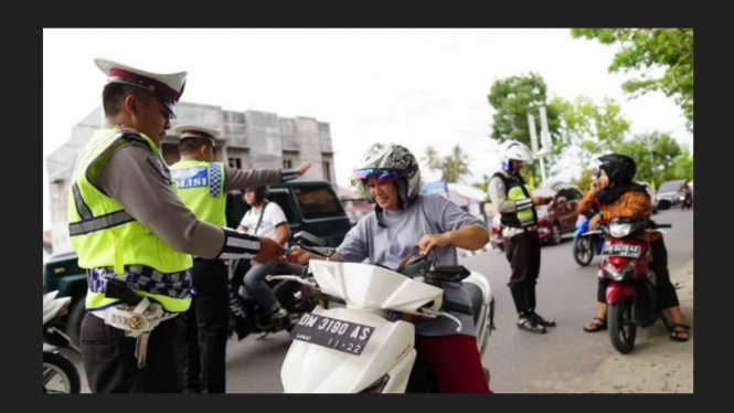 Polisi tengah melakukan razia
