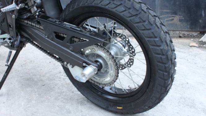 Ban sepeda motor.
