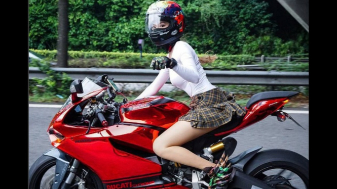 Vaune Phan, lady bikers seksi dari Singapura.