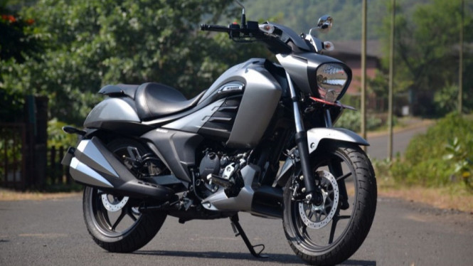 Suzuki Intruder.