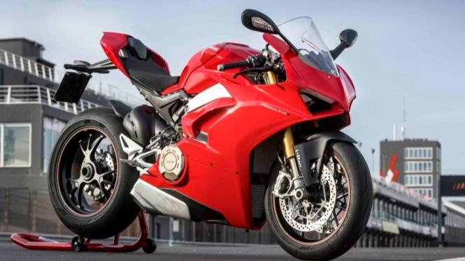 Ducati V4S.