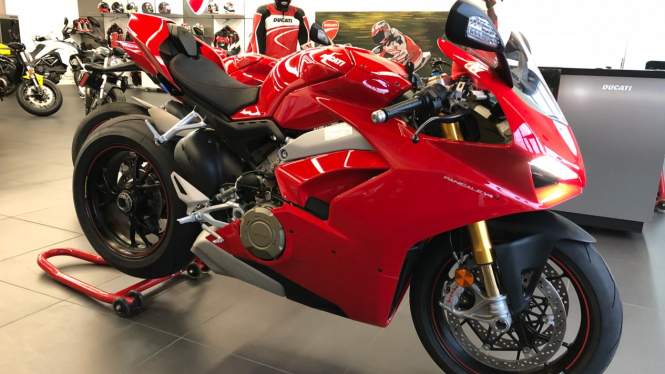 Ducati V4S.