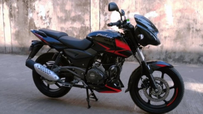 Bajaj Pulsar 180.