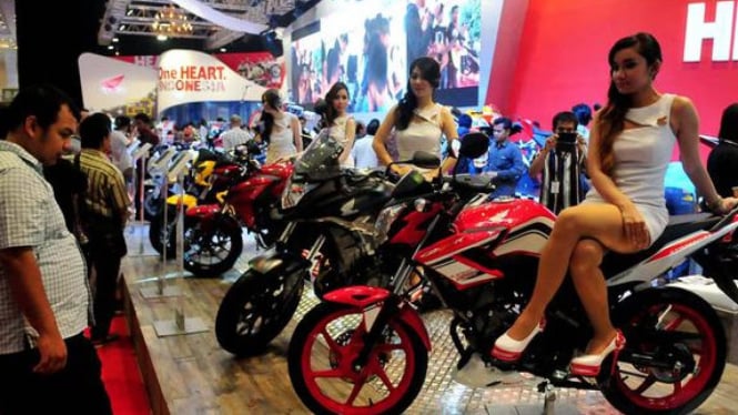 Pameran motor di IMOS 2016.