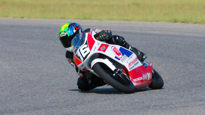 Pebalap muda Astra Honda Motor (AHM) Azryan Dheyo Wahyumaniadi