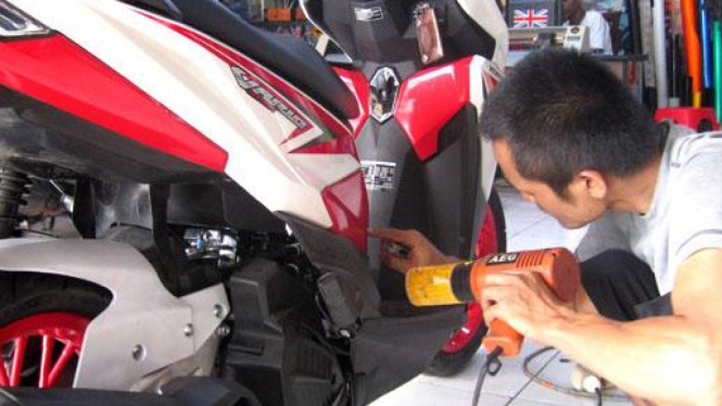 Stiker motor.