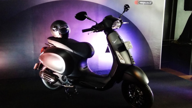 Vespa Sprint Notte