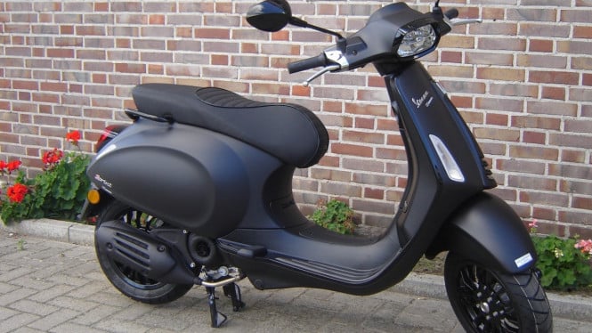 Vespa Sprint Notte.