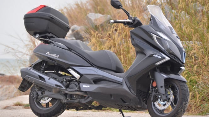 Kymco Downtown 250i.