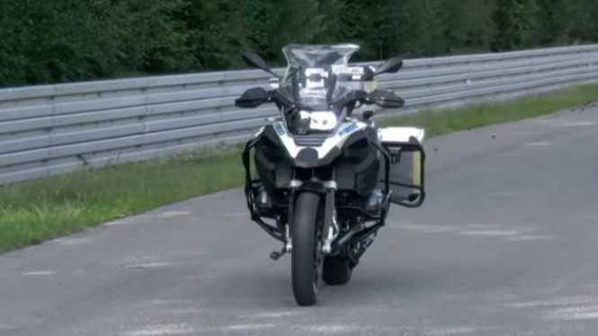 Moge BMW yang bisa jalan sendiri tanpa pengemudi.