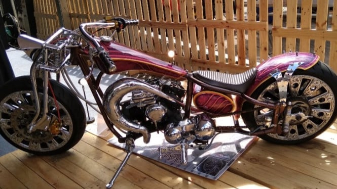 Vespa tahun 1986 dimodif jadi chopper.