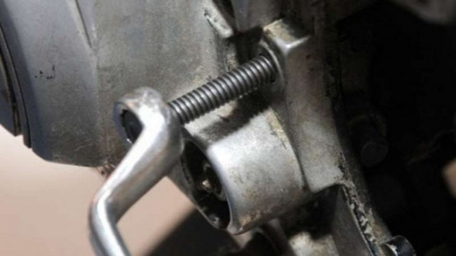 Ilustrasi baut motor di mesin.