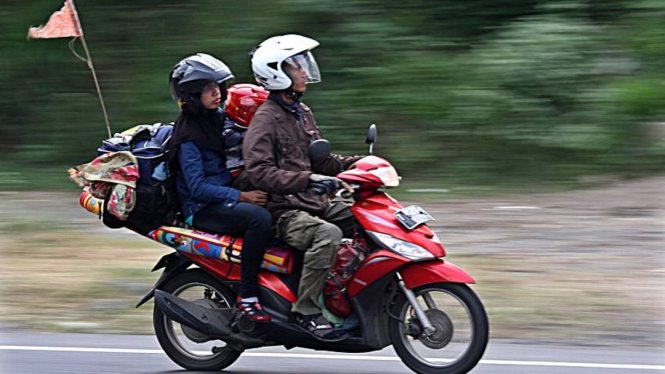 Mudik dengan motor.