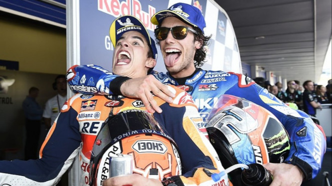 Marc Marquez bersama Alex Rins.