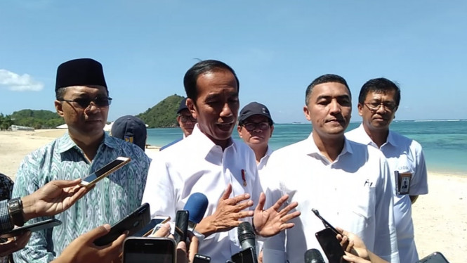 Presiden Jokowi meninjau Sirkuit Mandalika