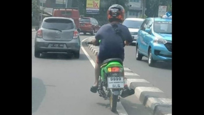 Motor berpelat Thailand beredar di jalanan Indonesia.