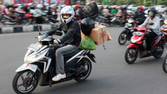 Mudik naik motor.