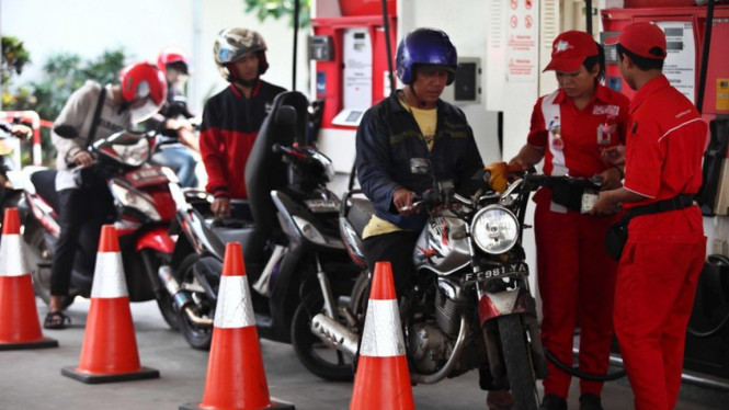 Motor isi BBM, bahan bakar minyak.