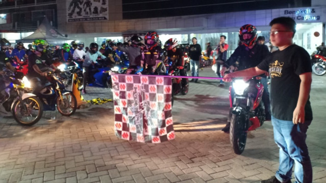 Ratusan biker Suzuki.