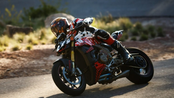 Pembalap Pikes Peak International Hill Climb dari Ducati, Carlin Dunne