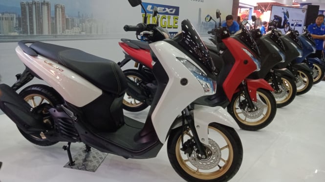 Yamaha Lexi edisi pelek emas.