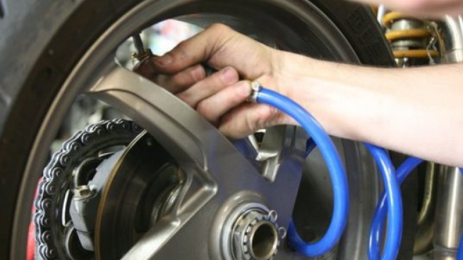 Ban motor diisi nitrogen.
