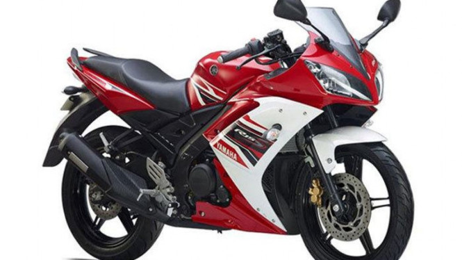Yamaha R15S.