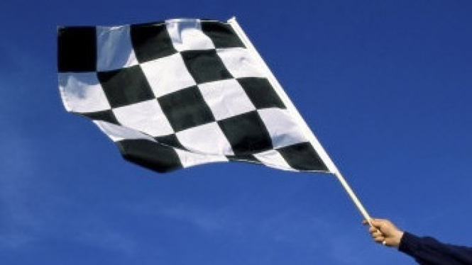 Bendera start dan finish balapan