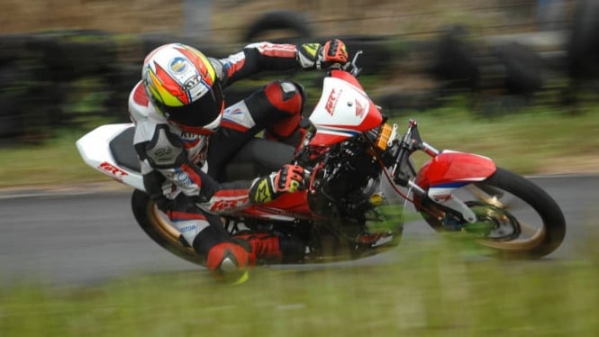 Pembalap Astra Motor Racing Team, Dicky Ersa