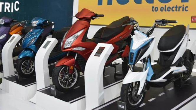Motor listrik yang dipasarkan di India.