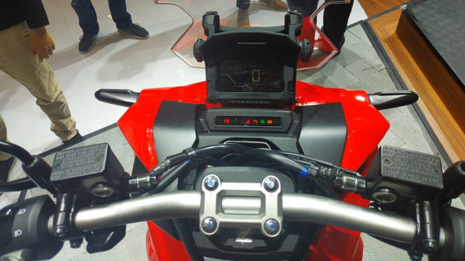 Full digital panel di Honda ADV 150