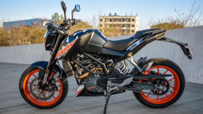 KTM Duke 200.