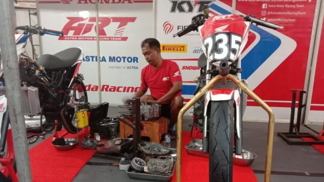 Mekanik Astra Motor Racing Team