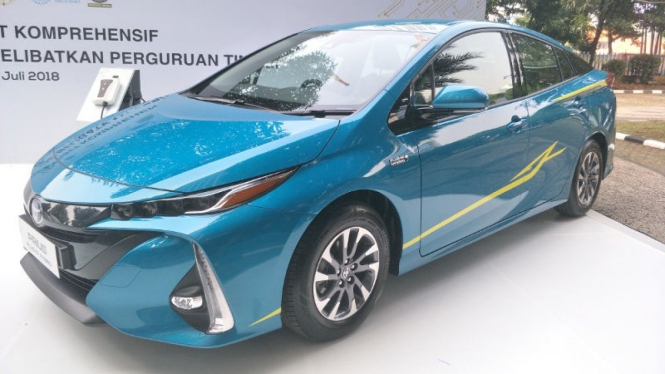 Toyota Prius PHEV (Plug-in Hybrid Electric Vehicle)
