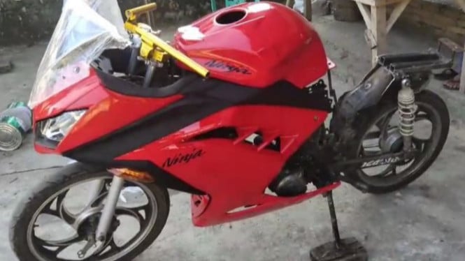 Supra Fit dimodif jadi Ninja 250.
