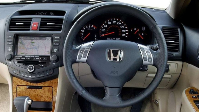 Interior Honda Accord 2003